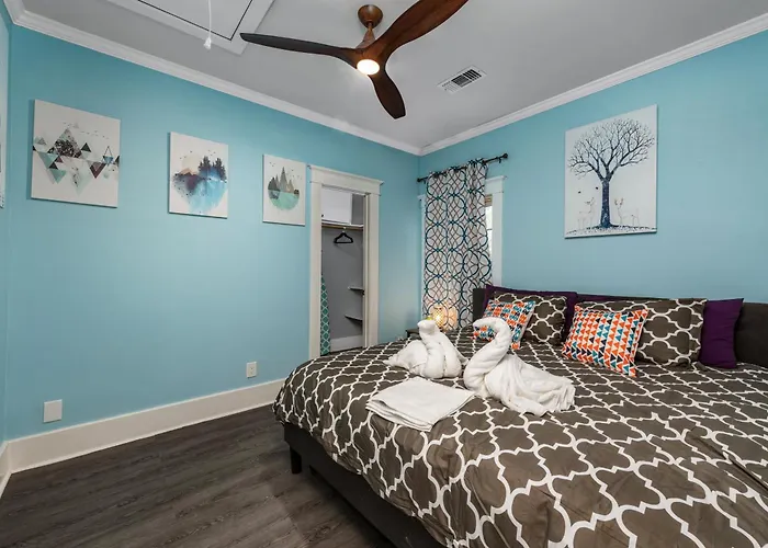 Spacious 1-Br Midtown Houston Apt With King Bed & Free Parking