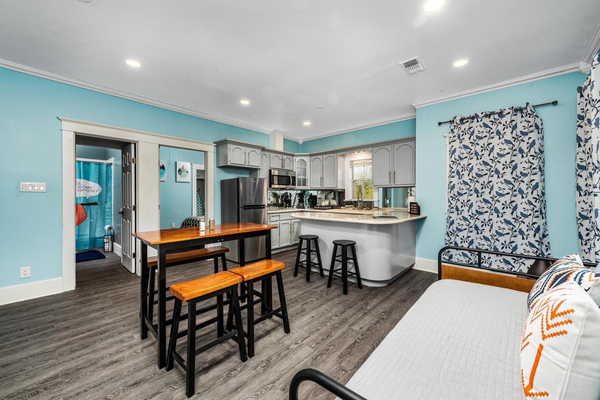 Spacious 1-br Midtown With King Bed & Free Parking Houston