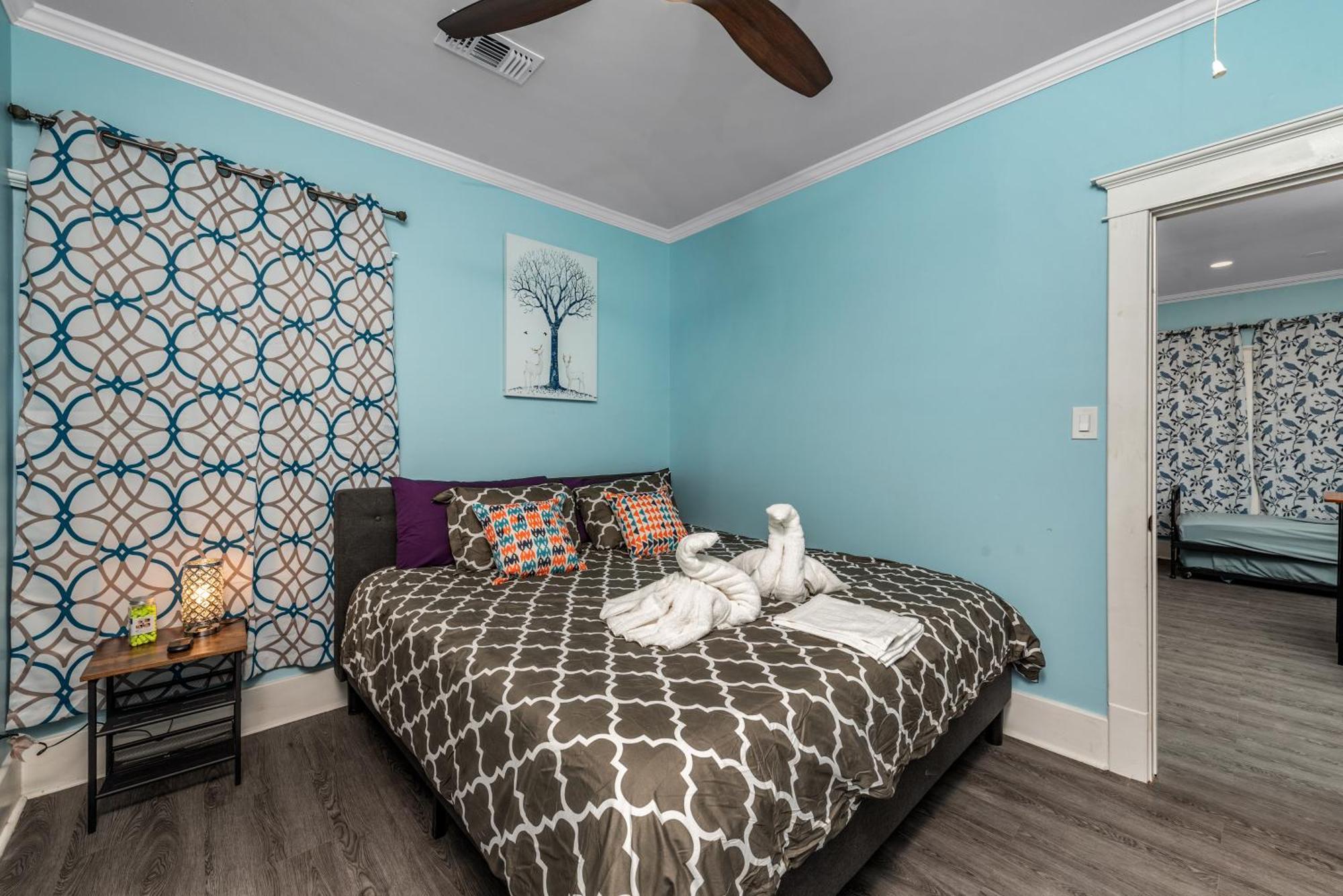 Spacious 1-br Midtown With King Bed & Free Parking