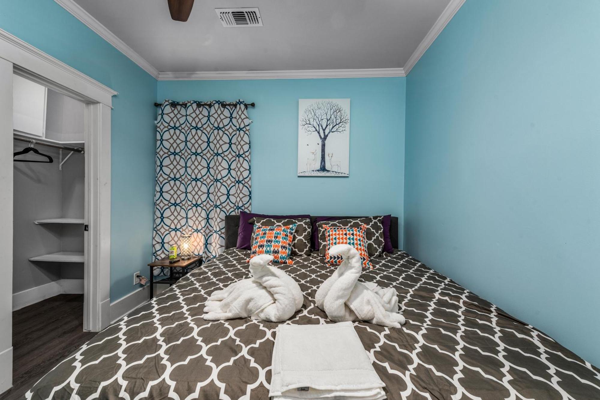 Spacious 1-br Midtown With King Bed & Free Parking Apartamento Houston